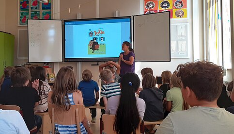Katja Frixe in der Grundschule Föhrste Katja Frixe in der Grundschule Föhrste