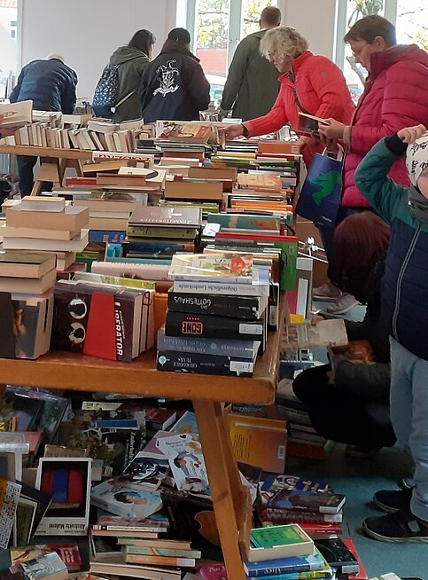 Jede Menge Bücher für wenig Geld Jede Menge Bücher für wenig Geld