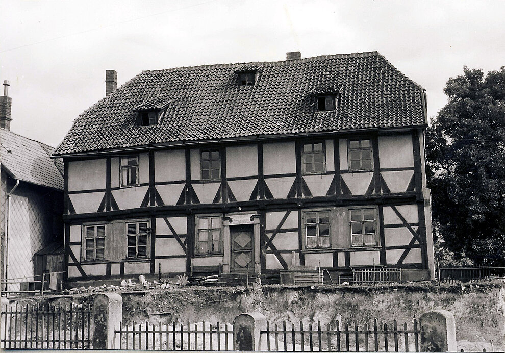Das Steinberg'sche Haus am Klinsberg Nr. 6 in seinem ursprünglichsten Zustand vor der Kernsanierung. Diese Aufnahme entstand vermutlich in den 1950er Jahren. AmKlinsberg1950er-02-Nr