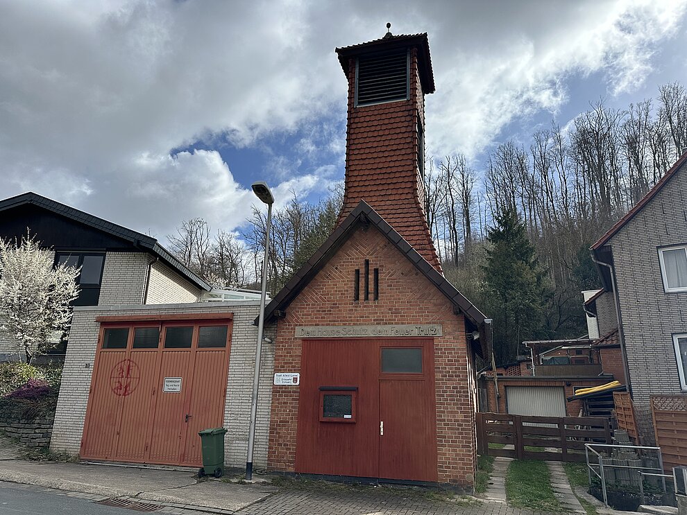 Das alte Feuerwehrhaus im Alfelder Ortsteil Eimsen - Haupthaus 1926, Anbau 1973 ©Archiv der Stadt Alfeld (Leine) IMG_0156